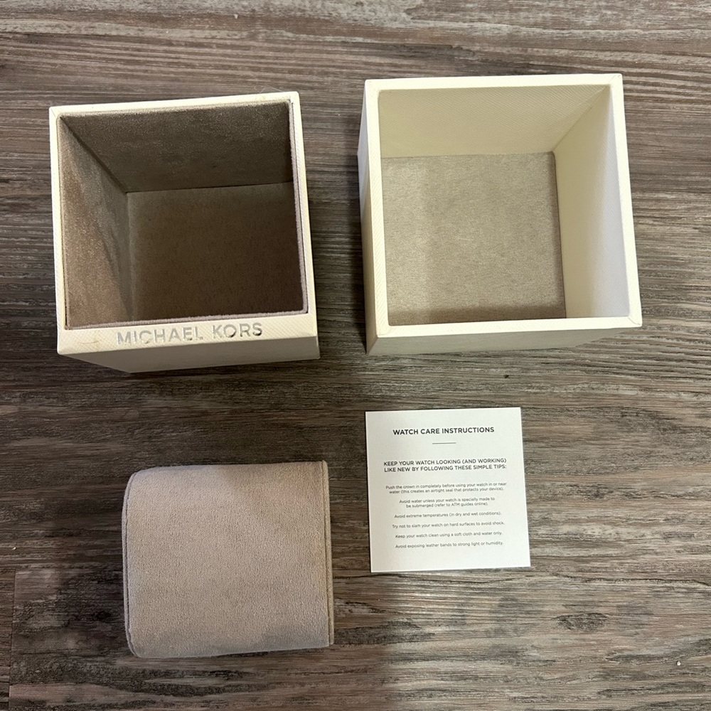 Michael Kors Watch Box - Picture 3 of 3